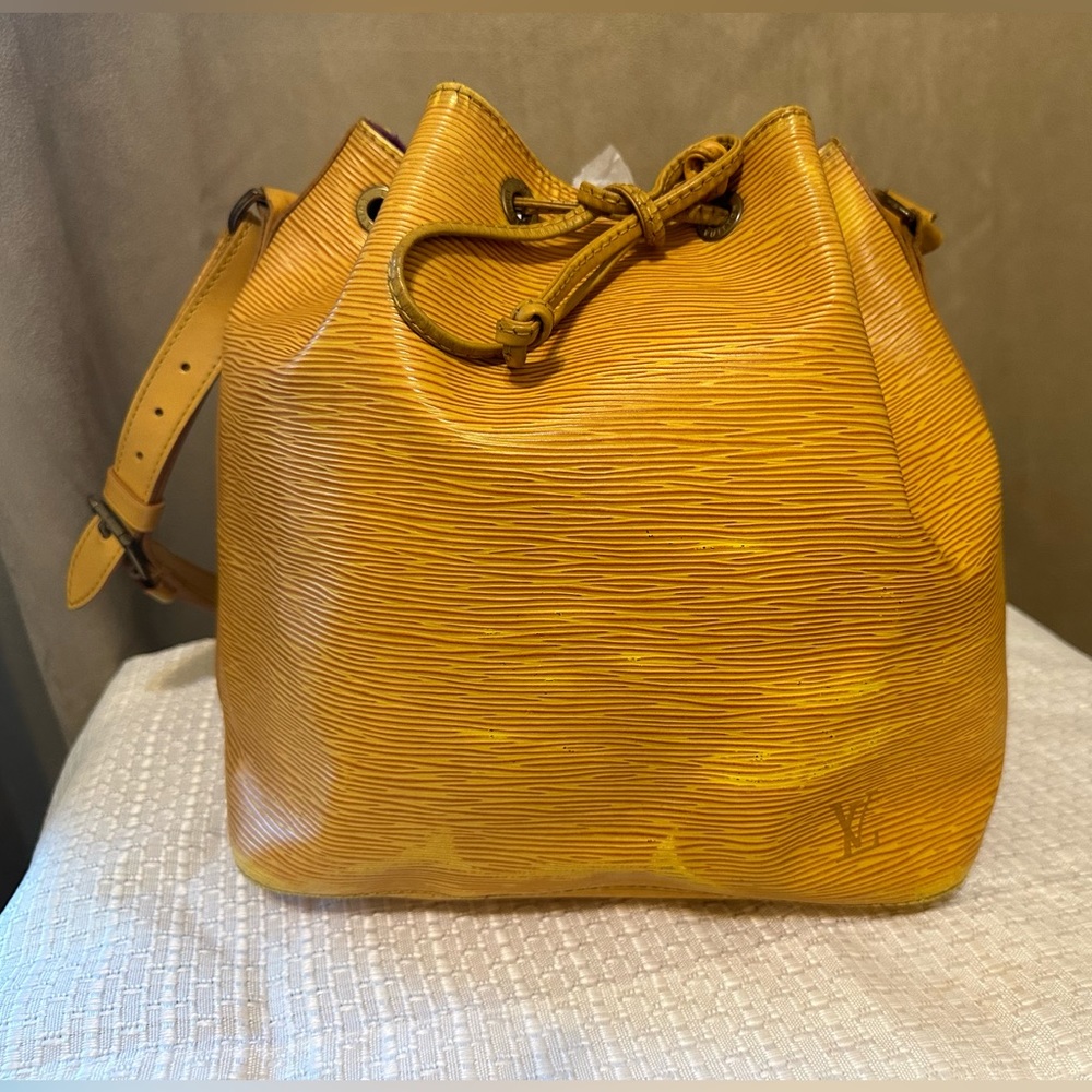 SOLD Louis Vuitton Epi Noe
